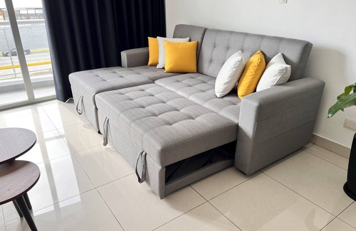 San Antonio Apartment | Spacious and comfortable 3-bedroom apt. with balcony in Miraflores, Free Parking