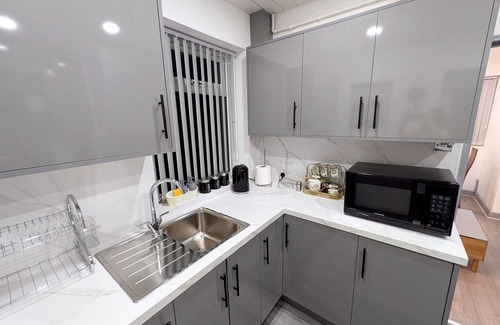 Clayton Apartment | Spacious and Comfortable Modern Rooms