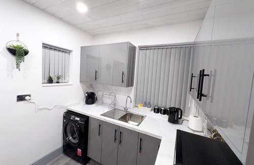 Clayton Apartment | Spacious and Comfortable Modern Rooms