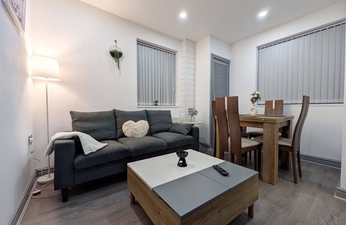 Clayton Apartment | Spacious and Comfortable Modern Rooms
