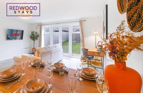 Sherborne St. John House | Spacious and Cosy 3-Bedroom 2-Bathroom Serviced House, Free WiFi and Free Parking for 2 Cars By Redwood Stays
