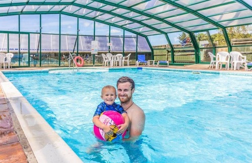 Axminster House | Spacious and luxurious 12ft-wide caravan with one double and two twin.