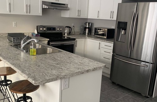 Collingwood House | Spacious and modern townhome in Collingwood