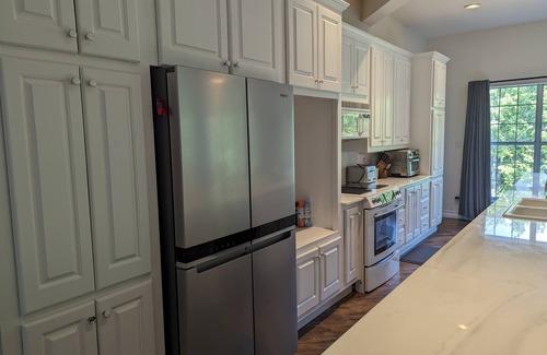 Maryville House | Spacious and Serene Smoky Mountain Retreat- the Perfect Launch for the Dragon!