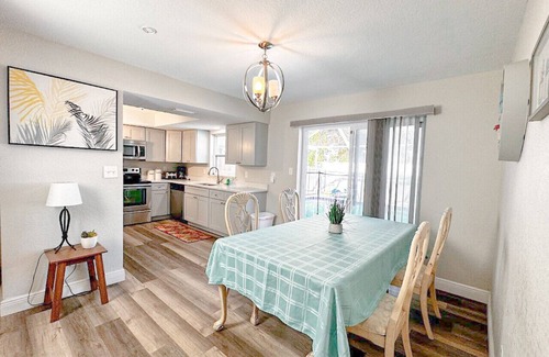 Walsingham House | Spacious And Stylish Interiors With Outdoor In Ground Pool!