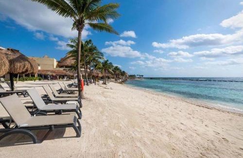 Puerto Aventuras Apartment | Spacious Apartment with Terrace, Pool and Beach Access