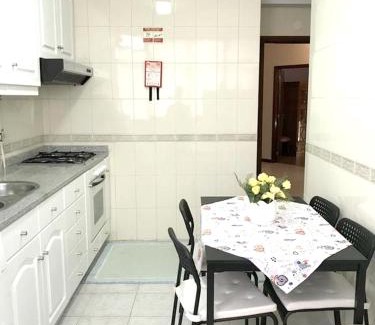 Viana do Castelo Apartment | Spacious apartment with sea view in Viana do Castelo, 90 m²