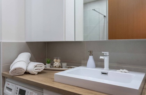 Zagreb Apartment | Spacious Apartment in Radnička Business Zone