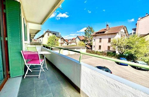 Cran-Gevrier Apartment | Spacious Apartment Near Center with Parking and Balcony in Annecy