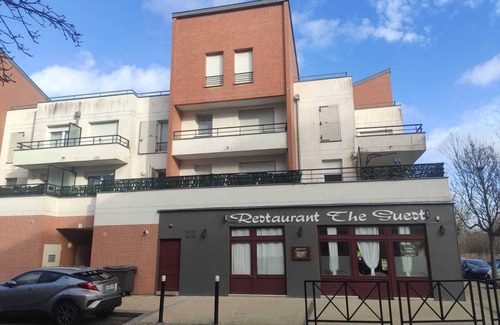 Guyancourt Apartment | Spacious apartment with free outdoor parking