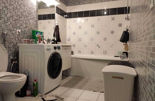 Guyancourt Apartment | Spacious apartment with free outdoor parking