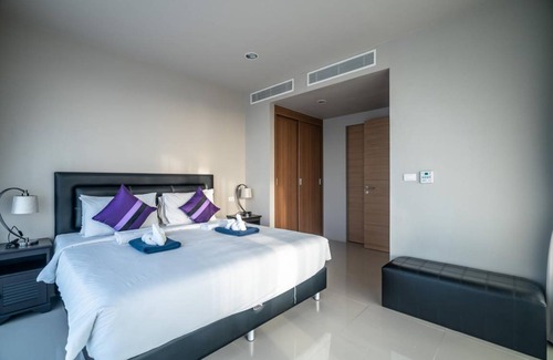 Karon Apartment | Spacious apartment with jacuzzi and ocean view