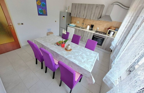 Valdebek Apartment | Spacious apartment with big pool close to Pula