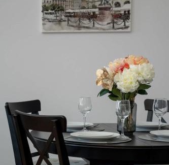 Brochow Apartment | Spacious Apartment with WiFi & Smart TV Remote Working by Noclegi Renters