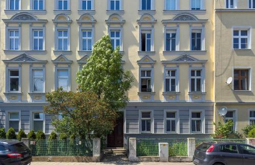 Brochow Apartment | Spacious Apartment with WiFi & Smart TV Remote Working by Noclegi Renters