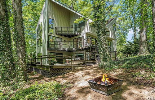 Baroda House | Spacious Baroda Home w/ Decks & Lake Access!