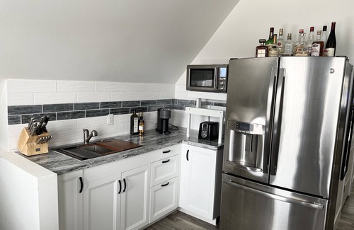 Bay View Apartment | Spacious Bayview Penthouse w/King bed