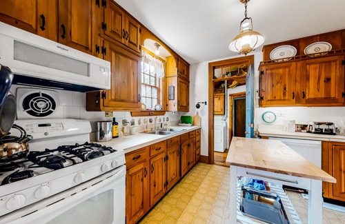 Madaket House | Spacious Beach Cottage with Grill, Patio, Outdoor Shower & High-Speed WiFi