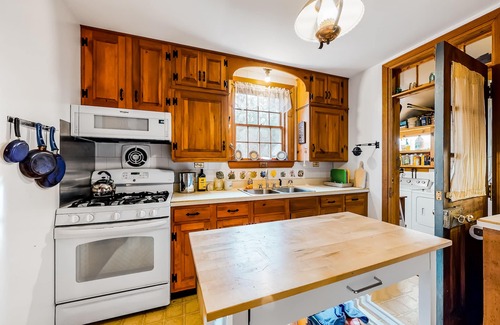 Madaket House | Spacious Beach Cottage with Grill, Patio, Outdoor Shower & High-Speed WiFi
