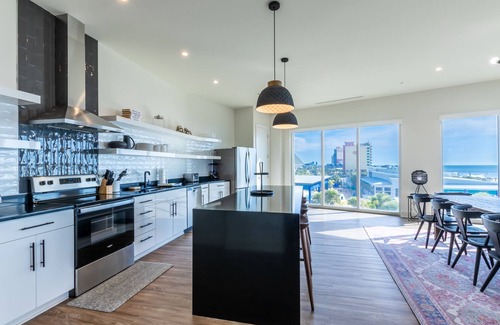 Ono Island Condo | Spacious Beach Front Balcony | walking distance to ALL local hotspots