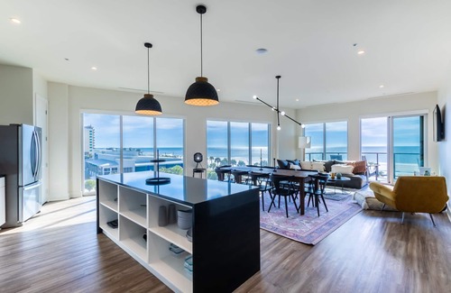 Ono Island Condo | Spacious Beach Front Balcony | walking distance to ALL local hotspots