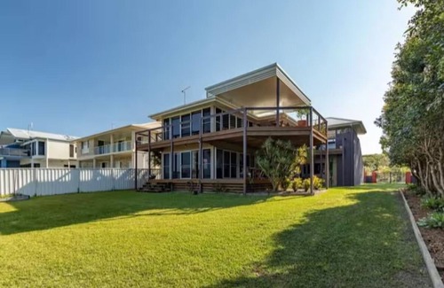 Diamond Beach House | Spacious beach house with ocean views-just steps to the beach
