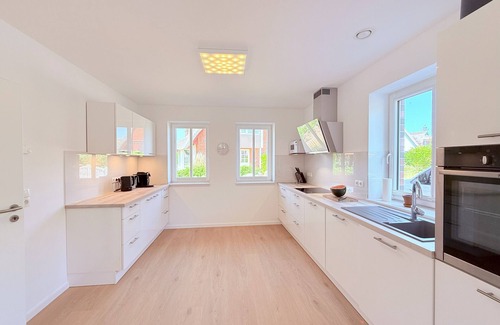 Rosenhagen House | Spacious, bright vacation home within walking distance of only 500m to the beach, with beautiful garden
