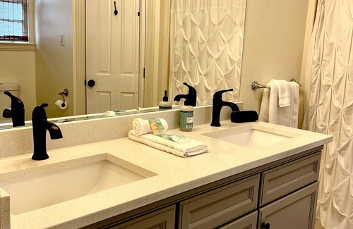 Covington House | Spacious bungalow within walking distance to downtown Covington!