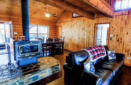 Sulphur House | Spacious cabin in rural area close to Turner Falls and Chickasaw National Park