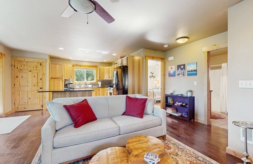 Cle Elum Cabin | Spacious cabin w/large deck, grill, w/d & great location