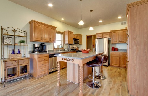 Helena House | Spacious Canyon Ferry Lake House with Bar & Views!