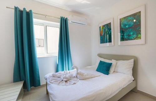 Pembroke Apartment | Spacious & Central 3BD Apartment with Front Balcony - Close to Sliema, St Julians, Valletta