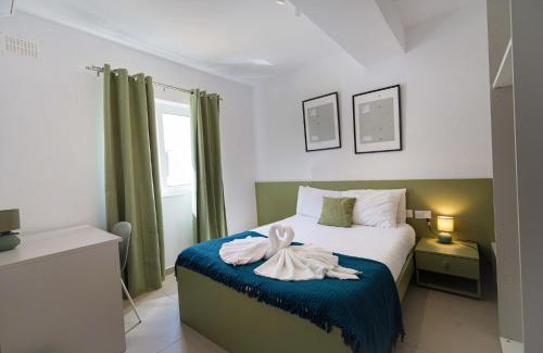 Pembroke Apartment | Spacious & Central 3BD Apartment with Front Balcony - Close to Sliema, St Julians, Valletta