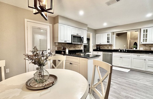 West Arlington House | Spacious & Central Family Home (Pet-Friendly!)