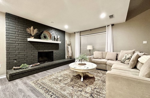 West Arlington House | Spacious & Central Family Home (Pet-Friendly!)
