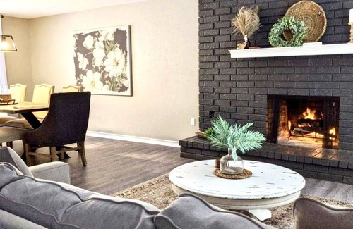 West Arlington House | Spacious & Central Family Home (Pet-Friendly!)