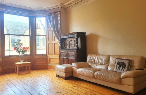 Marchmont Apartment | spacious central historic 3 bedroom 2nd floor original & attractive