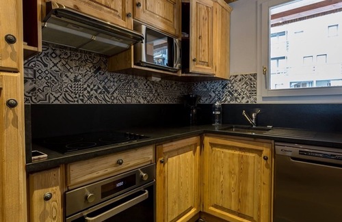 Val-Thorens Ski Chalet | Spacious Chalet in Val Thorens - 12 Guests, Ski-In/Ski-Out, Fireplace, WiFi, Balconies
