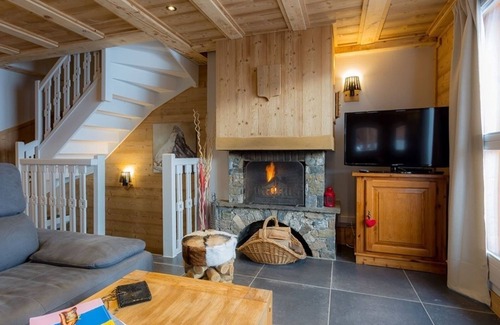 Val-Thorens Ski Chalet | Spacious Chalet in Val Thorens - 12 Guests, Ski-In/Ski-Out, Fireplace, WiFi, Balconies