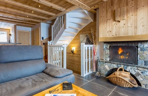 Val-Thorens Ski Chalet | Spacious Chalet in Val Thorens - 12 Guests, Ski-In/Ski-Out, Fireplace, WiFi, Balconies