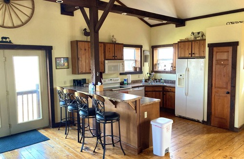 Shelbyville Cabin | Spacious charming exclusive rental in Shelbyville, KY