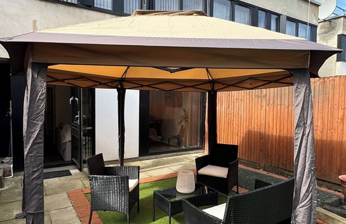 Cantelowes Apartment | Spacious, Charming Family Home w/Big Garden Walk to Kings Cross/Camden