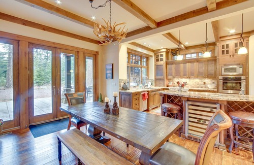 Cle Elum Cabin | Spacious Cle Elum Cabin on Golf Course w/Hot Tub!