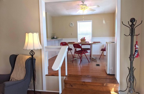 Englewood South House | Spacious colorful 2BR/1BA mobile home in Englewood, sleeps 5, 3 miles to beach