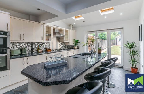 Seisdon House | Spacious Comfortable 5 Bedroom w. Pool Table