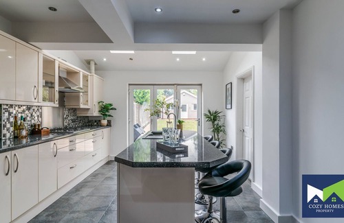 Seisdon House | Spacious Comfortable 5 Bedroom w. Pool Table