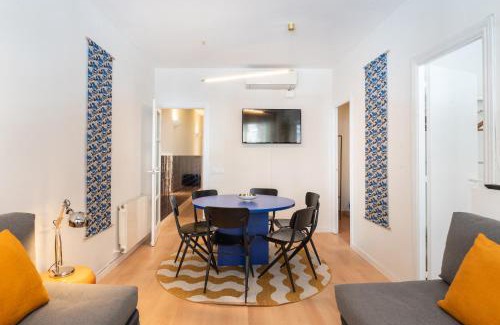 Sant Antoni Apartment | Spacious & Comfortable Apartment in Barcelona City Center