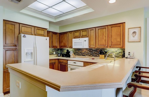 Shelter Cove Condo | Spacious Condo w/Free WiFi, Private Balcony, Washer/Dryer, Shared Pool & Hot Tub