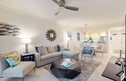 Redevelopment Area Condo | Spacious condo with WiFi, pool, hot tub & on-site restaurant/bar