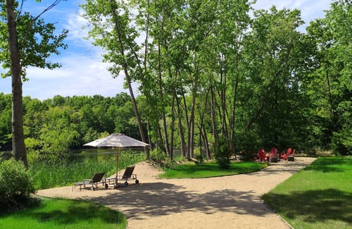 Stevensville House | Spacious contemporary home on 4 wooded acres and 200' of private lake front.